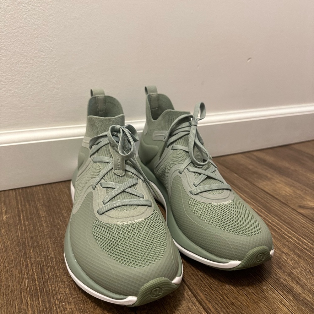 Lululemon Chargefeel 2 Mid Green Athletic Sneakers